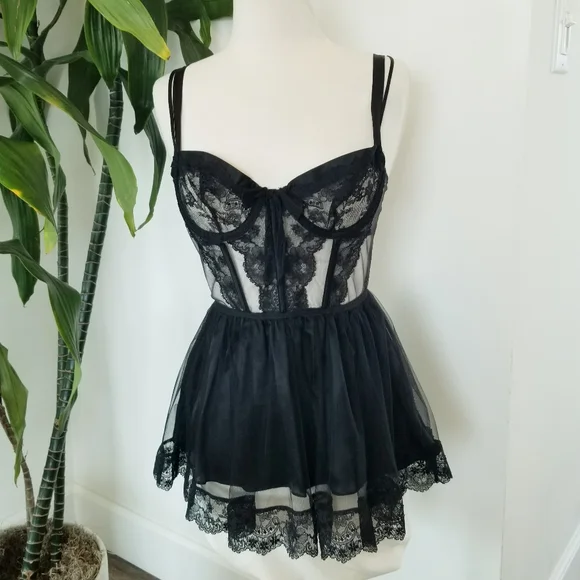 Victoria's Secret Vintage Designer Collection Babydoll Lingerie Corset Lace NWT